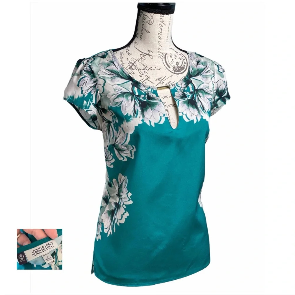 JENNIFER LOPEZ Jade Green Floral Metal Keyhole Top